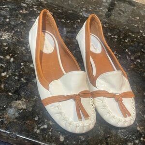 Kate Spade two tone leather Loafers! Women’s 7.5